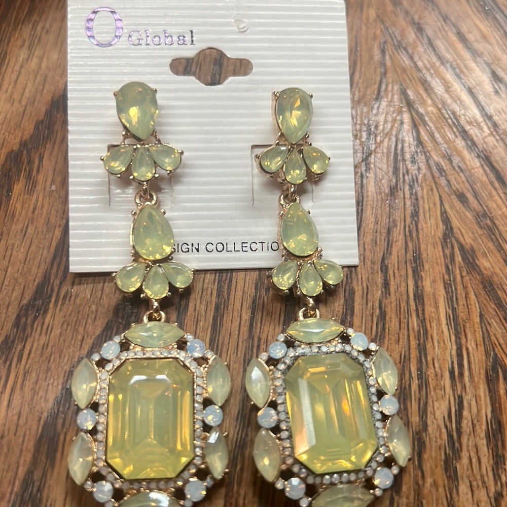 O Global very pretty earrings